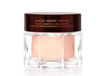 L’image peut contenir : produits de beauté et maquillage pour le visage