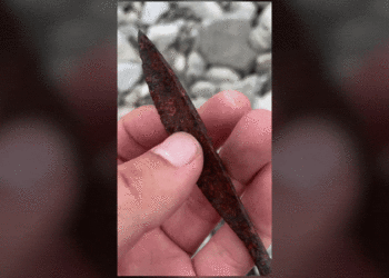 Pointe de flèche à 3 lames "touchée pour la dernière fois par les Vikings" révélée par la fonte des glaces