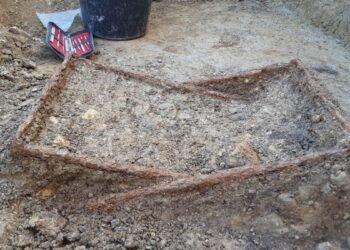 Une femme du début du Moyen Âge a été enterrée avec un objet rare : une chaise pliante en métal