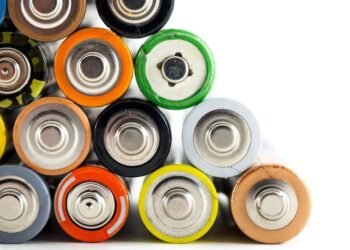 Les médecins retirent 50 piles AA et AAA de l'intestin et de l'estomac d'une femme