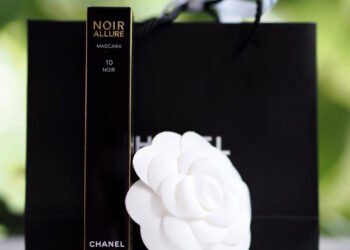CHANEL Mascara Allure Noir |  Blogueuse beauté britannique
