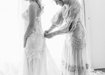 Les traitements exacts que cette dermatologue a utilisés pour se préparer à son rôle de mère de la mariée