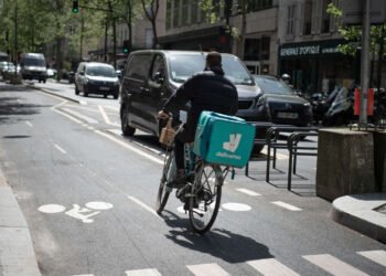 Deliveroo, reconnu coupable de travail dissimulé, condamné à verser 9,7 millions d'euros à l'Urssaf