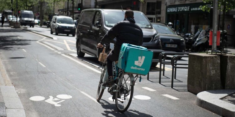 Deliveroo, reconnu coupable de travail dissimulé, condamné à verser 9,7 millions d'euros à l'Urssaf – Thebuzzly