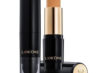 L’image peut contenir : cosmétiques et rouge à lèvres