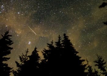 Regardez le pic de la pluie de météores draconides les 8 et 9 octobre.