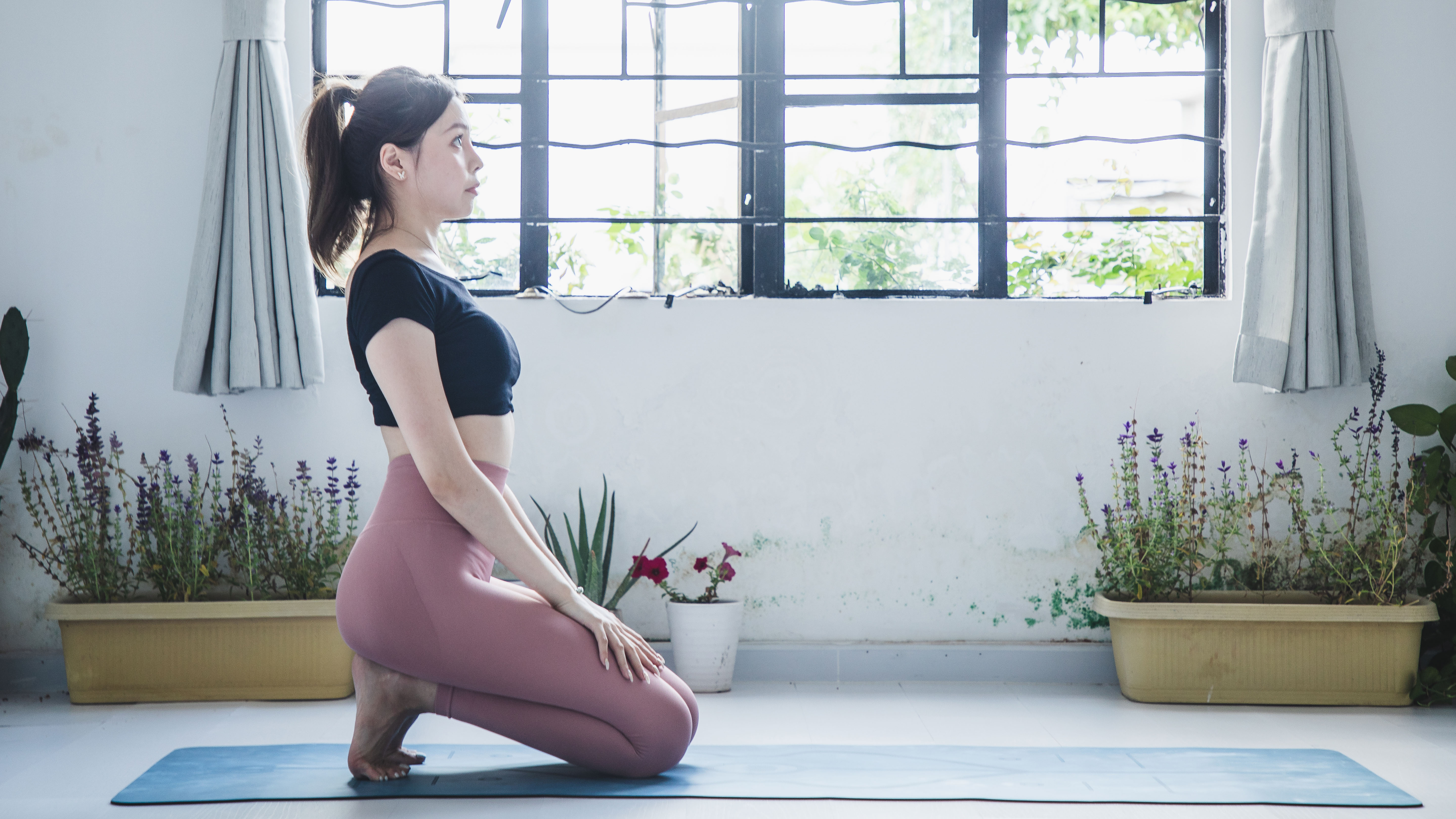 femme, faire, squat orteil