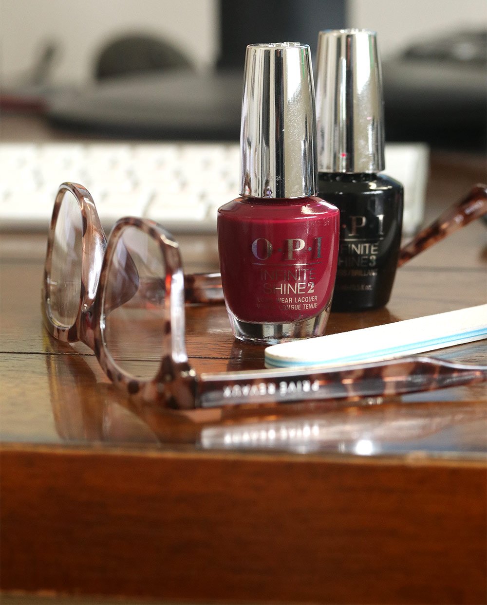 Ongles d'automne avec OPI Malaga Wine et Neighborhood Cat Politics