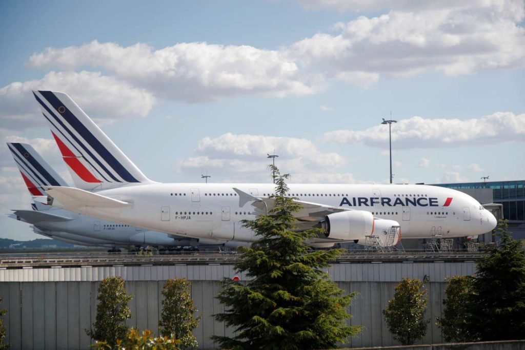 Pas de convention collective en vue pour les hôtesses et stewards d'Air France – Thebuzzly