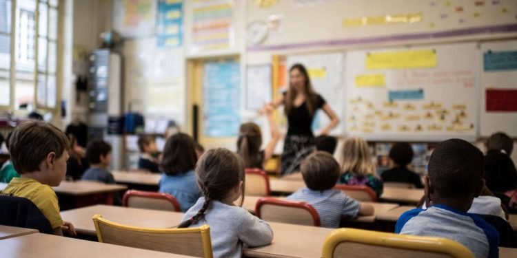 Les nouveaux enseignants contractuels racontent leurs premières semaines 