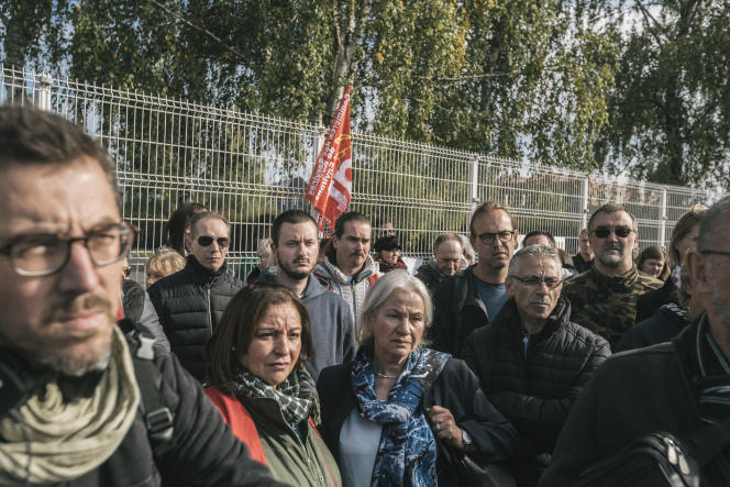 Des salariés licenciés par l'enseigne se sont rassemblés devant le siège social de Camaïeu à l'appel de la CGT, à Roubaix (Nord), le 4 octobre 2022.