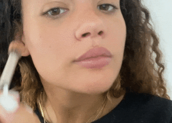 L’image peut contenir Human Person Face Finger et Emmy RaverLampman