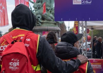 les syndicats agitent la menace d'un mouvement social