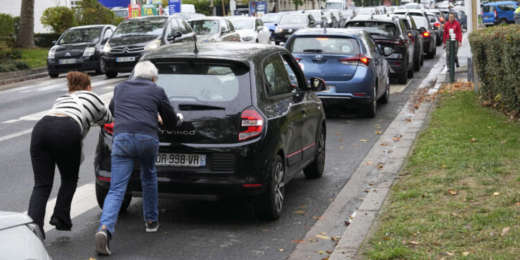 28,5% des stations françaises "en difficulté", les sites de TotalEnergies toujours en grève – Thebuzzly