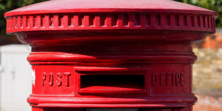 Royal Mail prévoit jusqu'à 10 000 suppressions d'emplois d'ici l'été