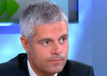 les images choquantes de son "dîner au sommet" dévoilées