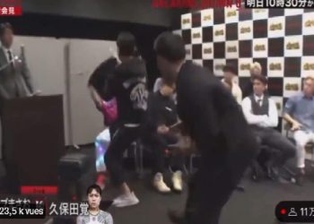 MMA : un combattant détruit son adversaire à coups de chaise lors d