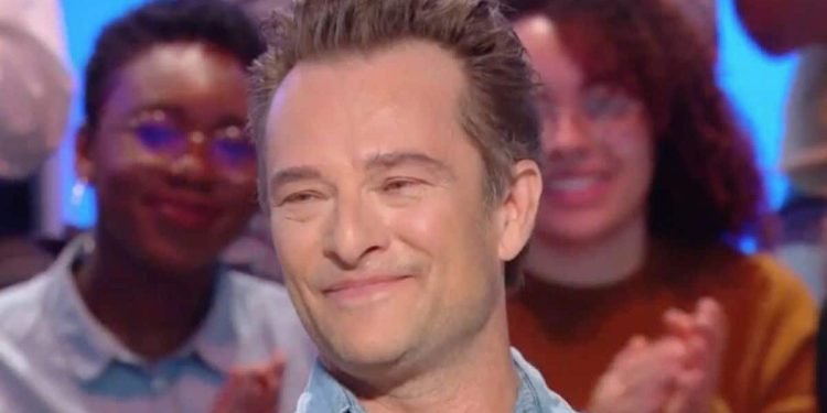 David Hallyday dévoile une rare photo de son fils Cameron... parfait sosie de Johnny ! – Thebuzzly