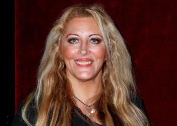 Loana bientôt expulsée de chez elle ?  Elle fait des révélations choquantes