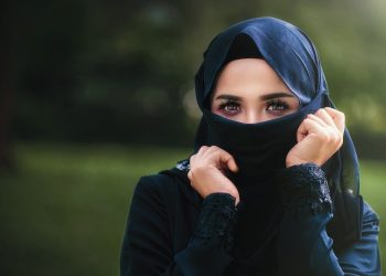 Pour ou contre le port du voile islamique ?  Les Français ont décidé !