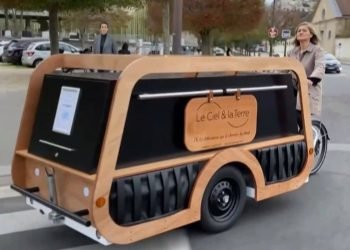 ce tout nouveau corbillard est né à Paris