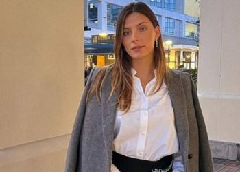 camille cerf mini jupe bottes cuissardes instagram toile