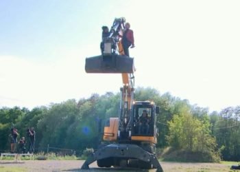 la france a un incroyable talent M6 grue johnny hallyday