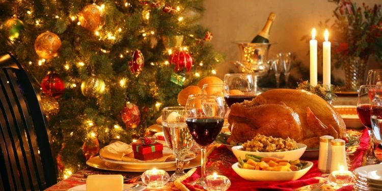 Foie gras, fruits de mer, dinde, bûche... Pourquoi en mange-t-on à Noël ?