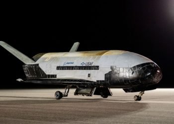 Que faisait l'avion spatial secret de l'armée américaine lors de sa mission record ?