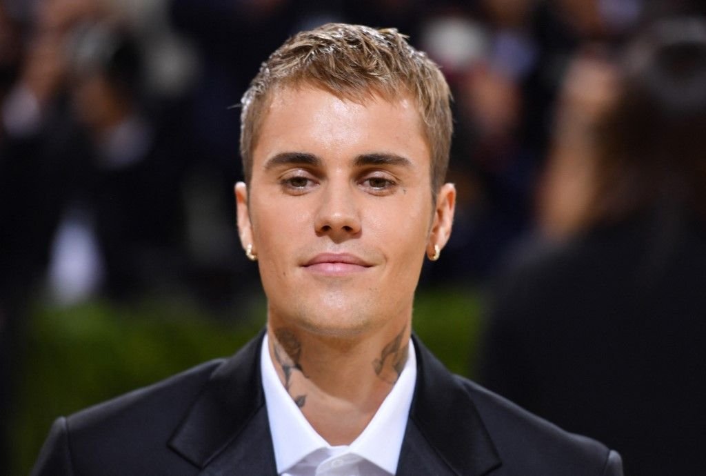 Justin Bieber, Front, Menton, Sourcil, Oeil, Manteau, Geste