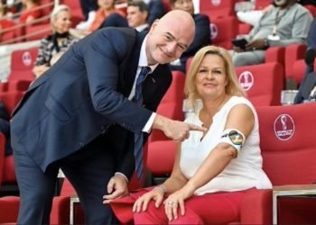 Le président de la FIFA s'affiche avec le brassard "One Love" qu'il a lui-même interdit