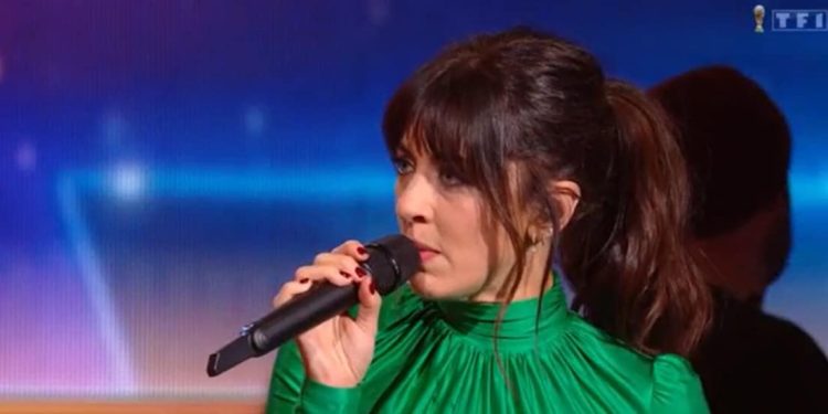 Nolwenn Leroy fortement taclée par les internautes après sa prestation avec Enola – Thebuzzly