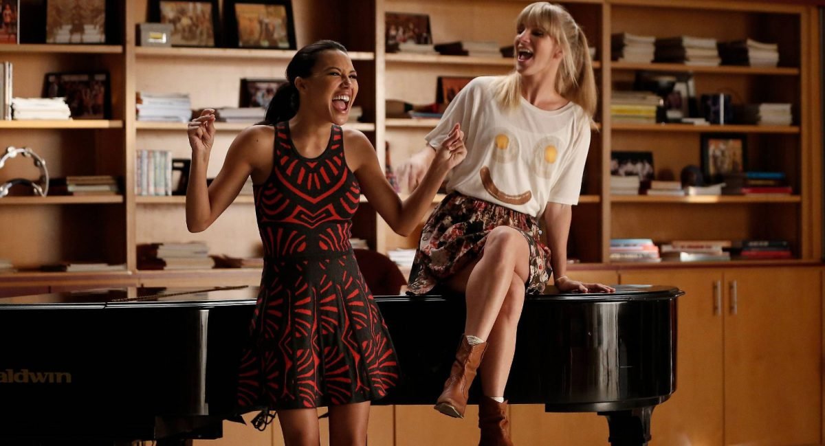 Glee Season 6 Santana, Sourire, Épaule, Mode, Photographie au flash, Étagère, Debout 
