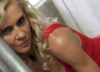 A cause de son physique, cette femme de 51 ans n'a plus d'amis (vidéo)