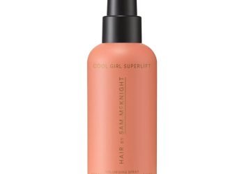 Ce spray volumateur de la gamme Cool Girl de Sam McNight promet de vous donner le punch que vos cheveux réclament.