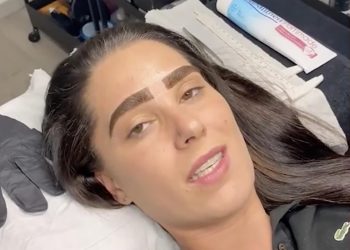 Cette célèbre influenceuse est très en colère contre son esthéticienne (vidéo)