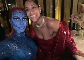 L'image peut contenir Tracee Ellis Ross Vie nocturne Accessoires Accessoire Collier Bijoux Personne humaine Visage et robe