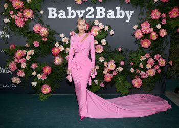 La lauréate Kim Kardashian assiste au gala Baby2Baby 2022