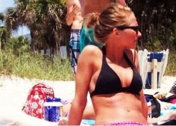 La photo de cette femme en bikini a fait le tour du monde à cause d'un petit détail... Saurez-vous de quoi il s'agit ?