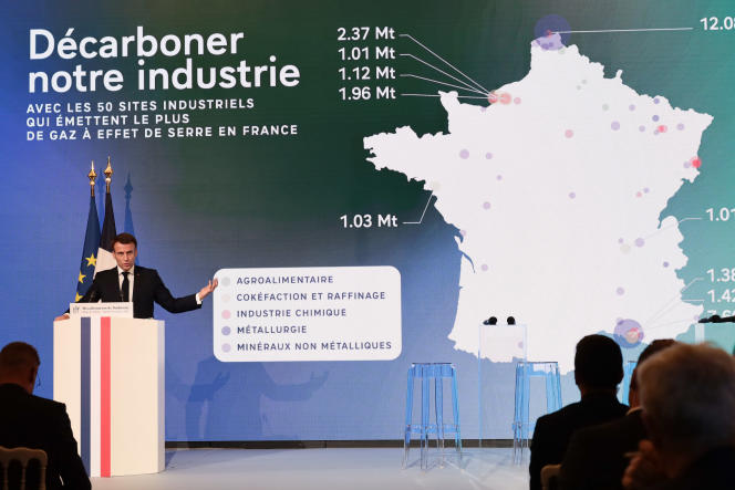 Emmanuel Macron s'adresse aux dirigeants des 50 sites industriels les plus émetteurs de gaz à effet de serre en France, au Palais de l'Elysée, à Paris, le 8 novembre 2022.