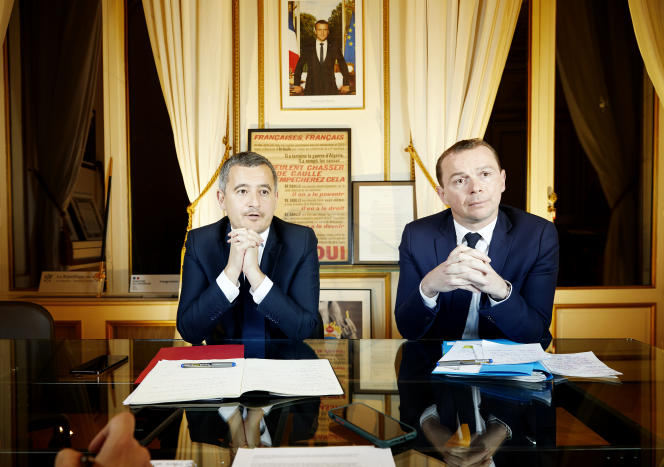 Gérald Darmanin, ministre de l'Intérieur et de l'Outre-mer, et Olivier Dussopt, ministre du Travail, du Plein emploi et de l'Intégration, au ministère de l'Intérieur, le 31 octobre 2022.