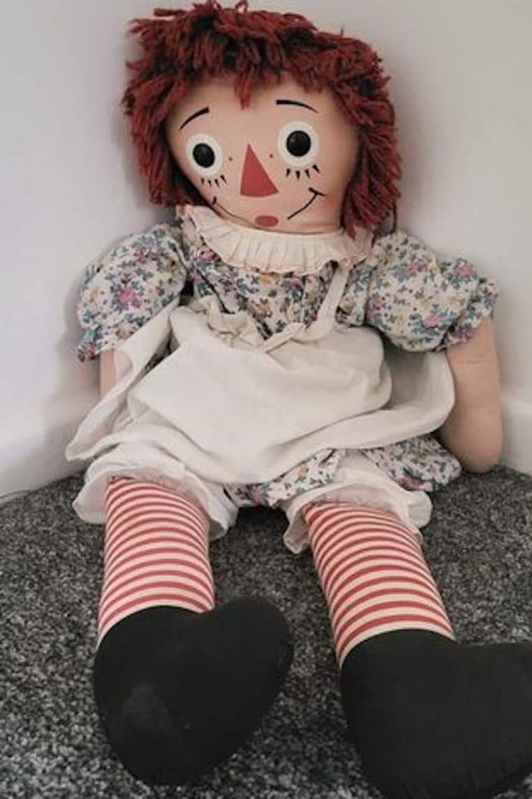 Copie de la poupée Annabelle  