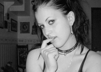 Personne ne peut trouver ce qui ne va pas avec la photo de cette femme !  Et vous?  (Sans tricher bien sûr !!)