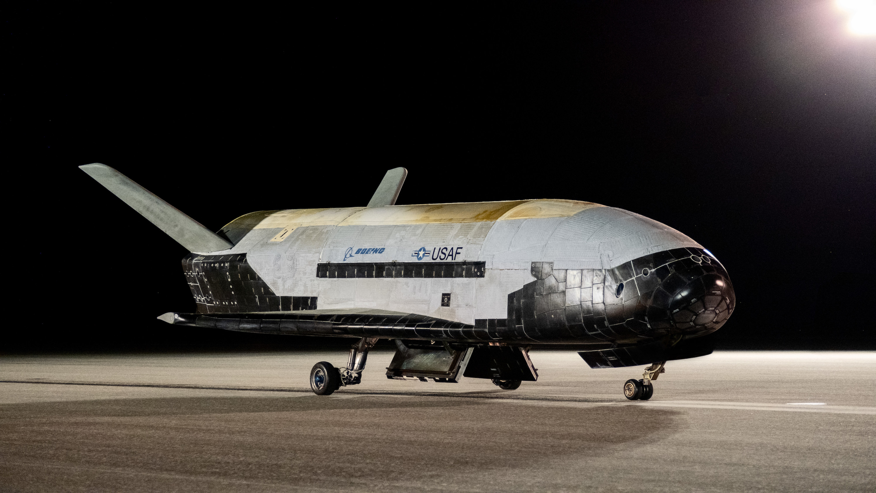 Que faisait l'avion spatial secret de l'armée américaine lors de sa mission record ?