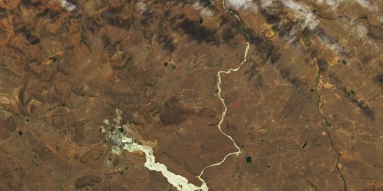 Rivière dorée de déchets toxiques de la catastrophe minière sud-africaine visible depuis l'espace – Thebuzzly