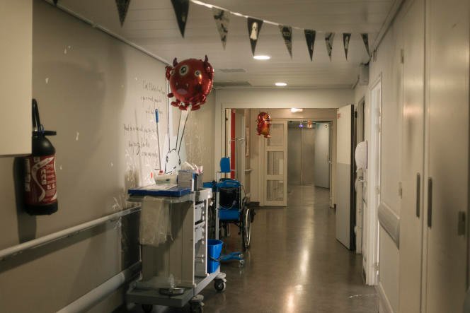 Dans les couloirs du service d'oncologie pédiatrique, à l'hôpital de la Timone à Marseille, le 28 octobre 2022.