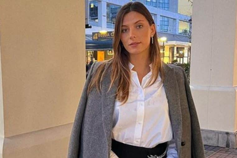 camille cerf mini jupe bottes cuissardes instagram toile