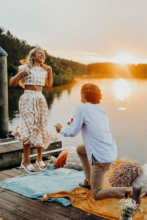 Sky, Gens dans la nature, Photographie au flash, Eau, Heureux, Photographie, Plante, Robe, Lac, Gens sur la plage, Geste