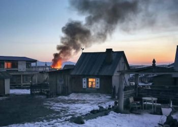 Enragée qu'une femme réponde au téléphone de son ex-petit ami, elle incendie sa maison