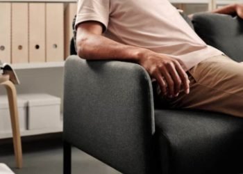 Ce petit canapé pas cher est un énorme succès pour Noël !